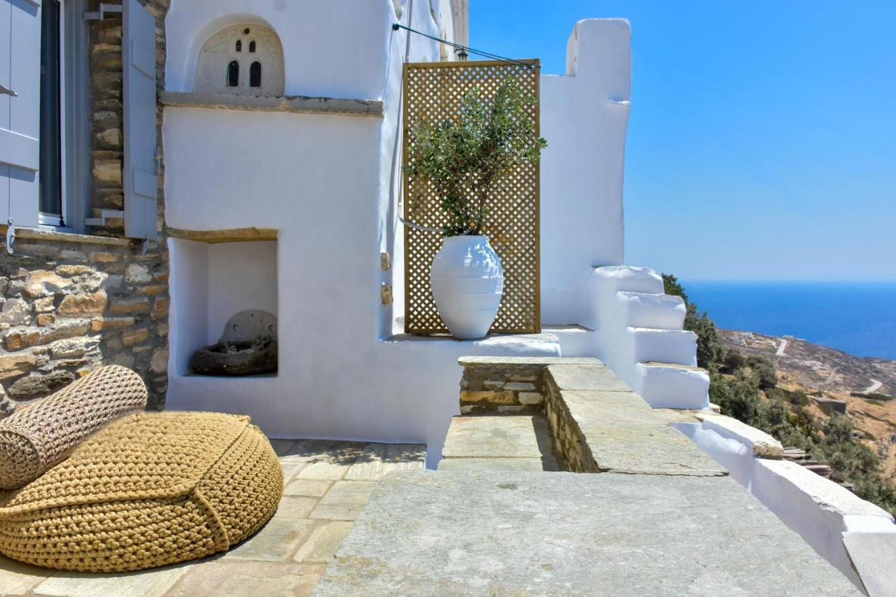 Living Theros Luxury Suites Kardhianí Dış mekan fotoğraf