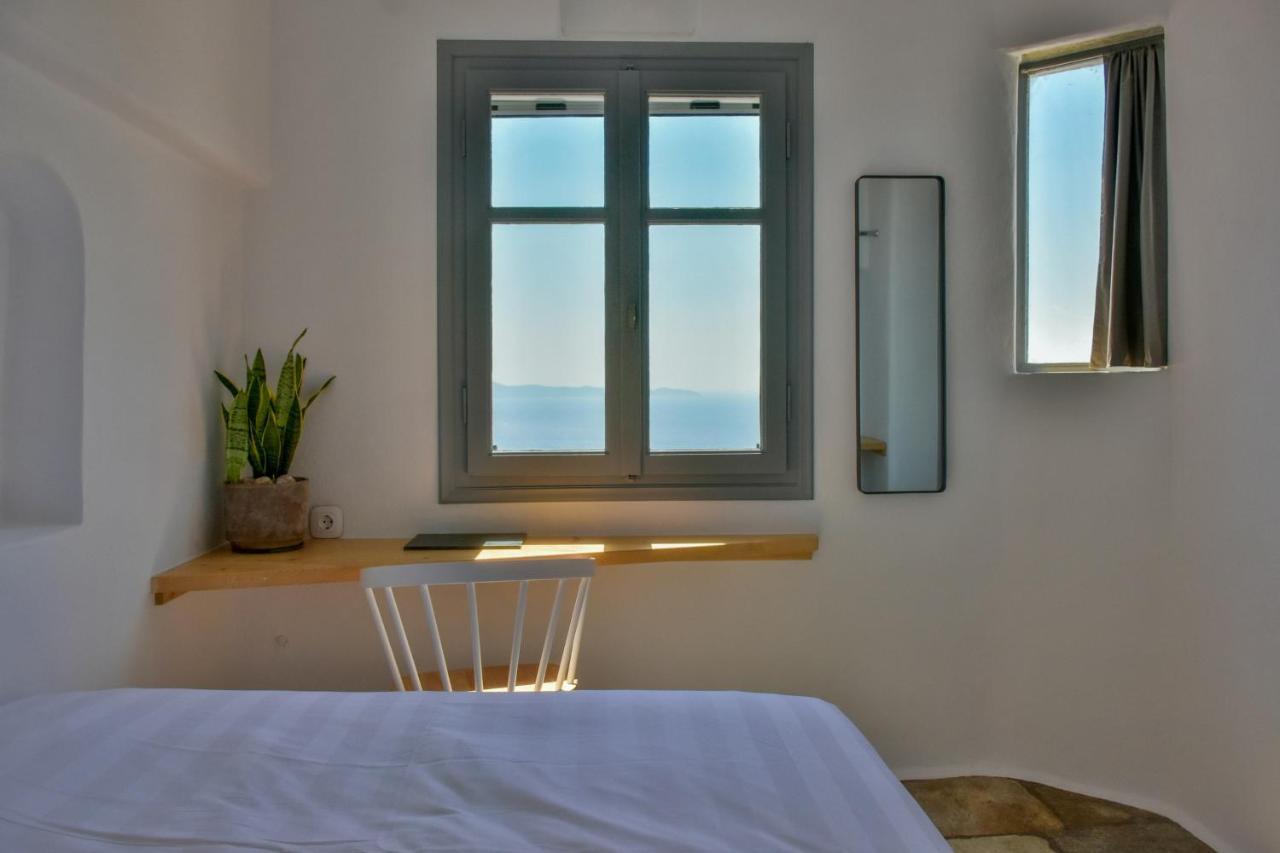 Living Theros Luxury Suites Kardhianí Dış mekan fotoğraf